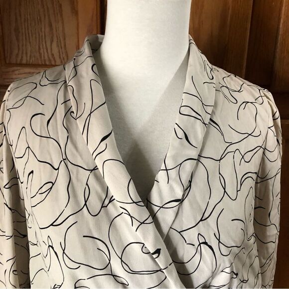 LUSH Gray Printed Wrap Crop Top - S - Picture 2 of 12